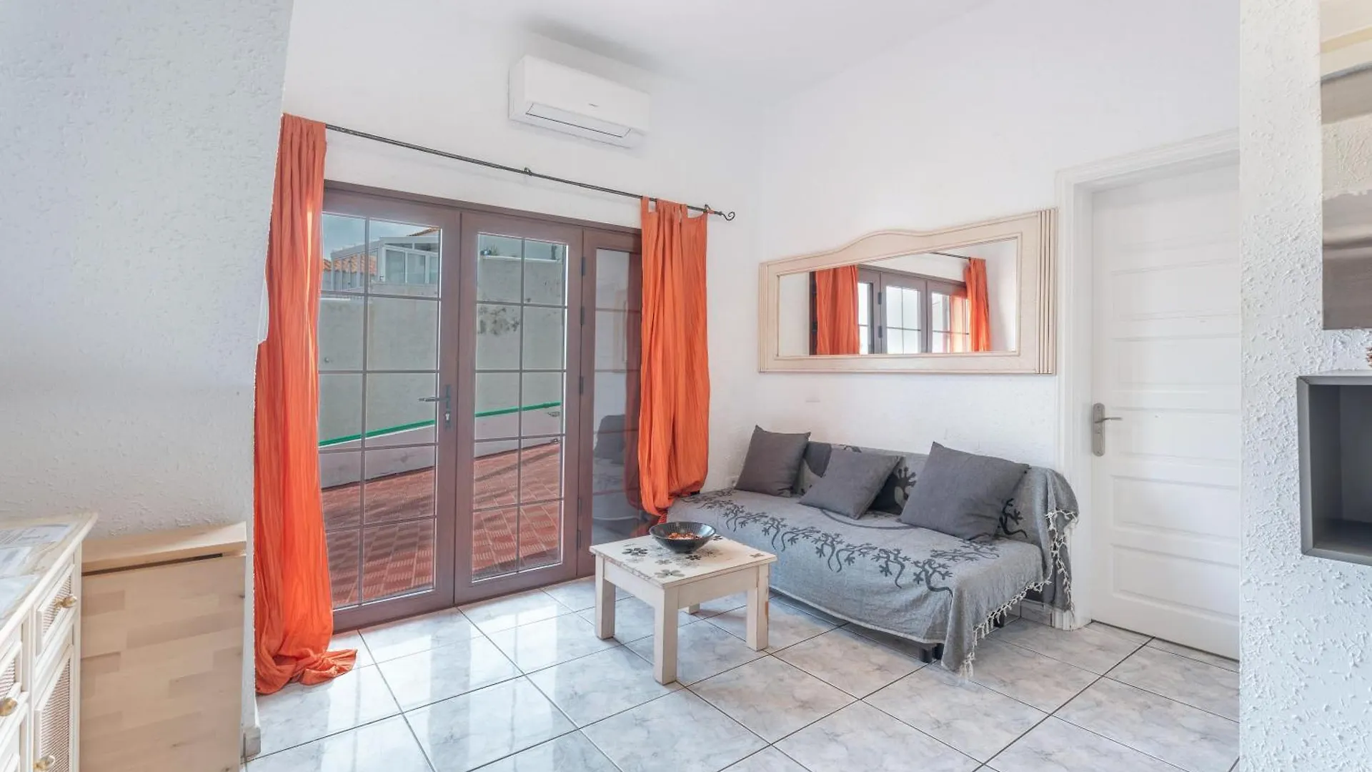 בית נופש הוילה אדחה Chiara Garden View ספרד