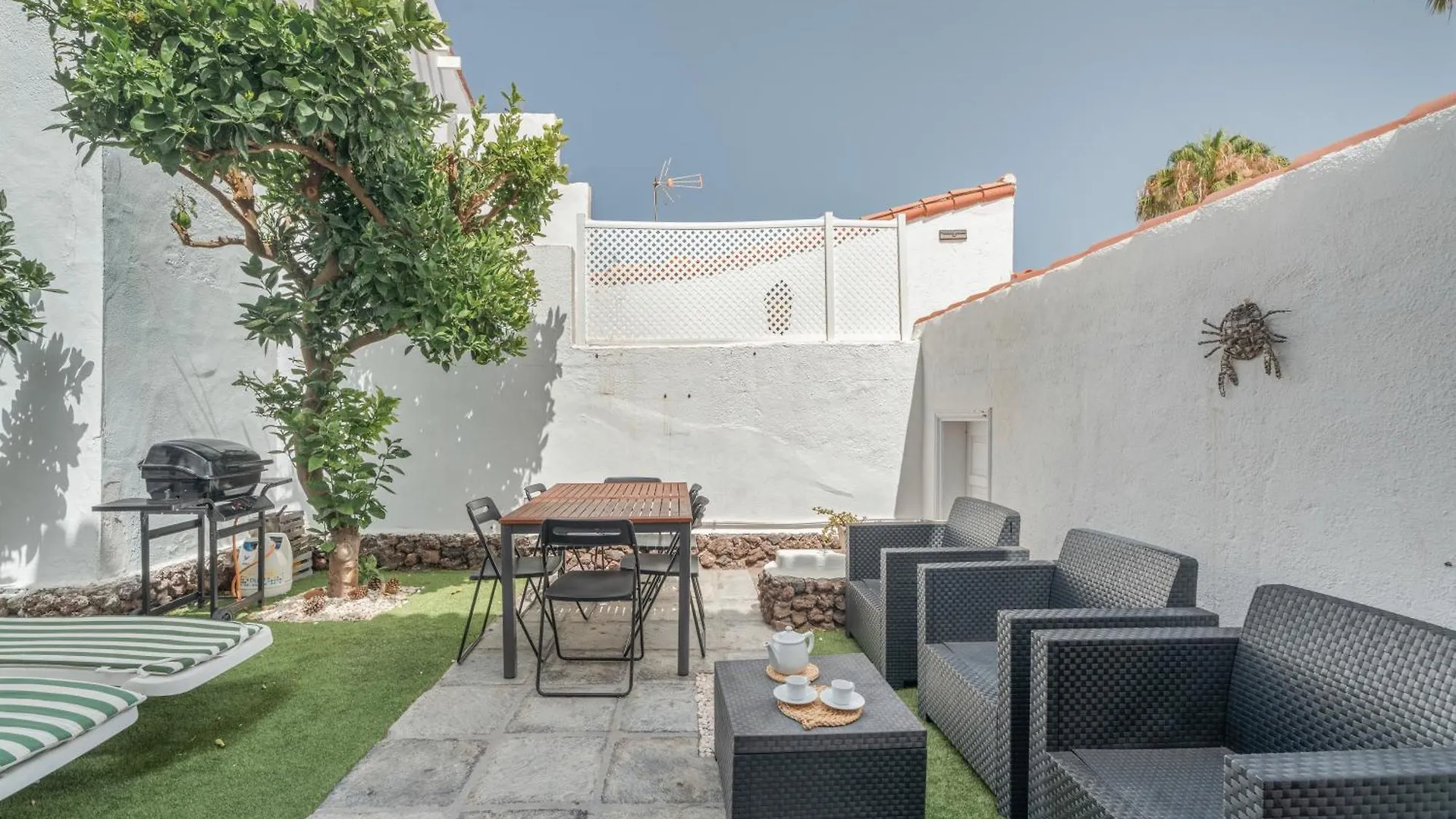 הוילה אדחה Chiara Garden View בית נופש